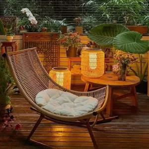 1인용 흔들의자 라탄 안락체어 야외용 발코니 낮잠 원목 쿠션 스윙체어 휴식
