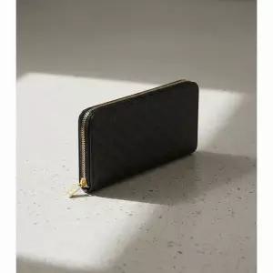 셀린느 트리옹프 캔버스 라지 지퍼 지갑 여성 장지갑 블랙 10B552BQ3 38NO