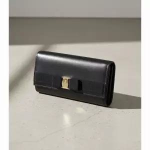 살바토레 페라가모 바라 보우 여성 장지갑 22E008 734541