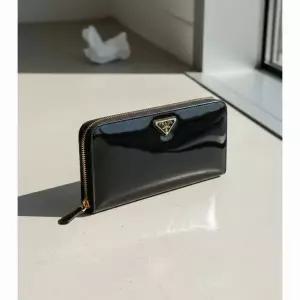 프라다 사피아노 여성 장지갑 지퍼 어라운드 1ML506