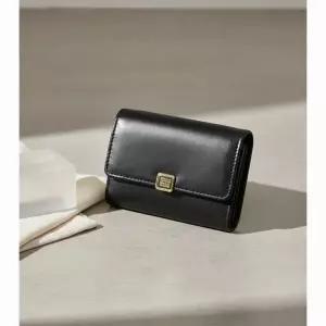 미우미우 소프트 레더 메탈 로고 여성 카드지갑 카드홀더 5MC104 2CVX F0002