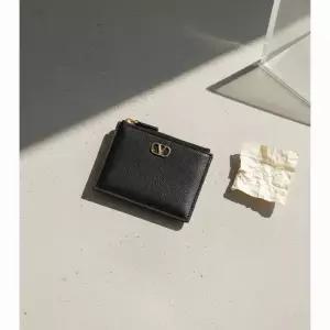 발렌티노 V로고 시그니처 카드 케이스 카드지갑 블랙 6W0P0AK9 6W2P0AK9 SNP 0NO