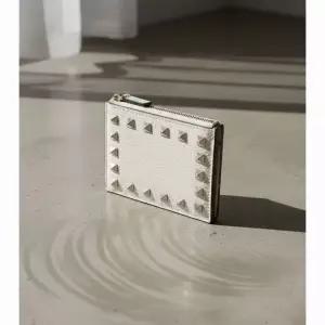 발렌티노 락스터드 코인 케이스 여성 동전 카드지갑 6W2P0AI8 VSH I16