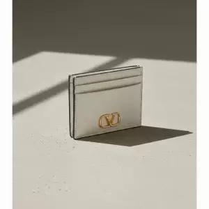 발렌티노 V로고 시그니처 카드 홀더 카드지갑 6W0P0V32 SNP I16