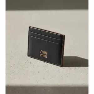 미우미우 가죽 카드지갑 여성 카드케이스 5MC076 2CV6 F0B7K
