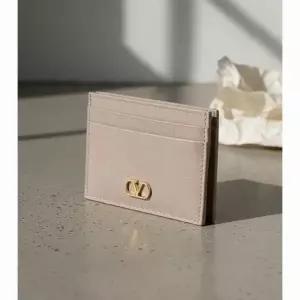 발렌티노 V로고 시그니처 가죽 카드 케이스 카드지갑 7W2P0AJ7 7W0P0AJ7