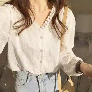 펀칭 은창 레이스 V넥 화이트 퍼프 셔츠 블라우스 여름 반팔 티셔츠 상의 드레스 티셔츠 루즈핏 원피스