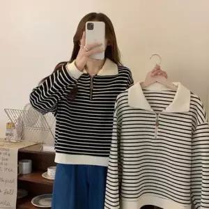 [SBD] 여유핏 니트 데일리룩 하이넥 스트라이프 반집업