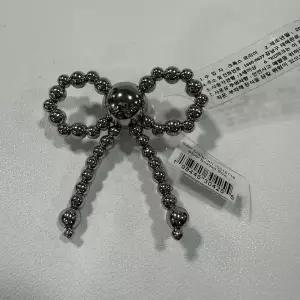 [크록스] 10016719 은빛 구슬 리본 (45039508)