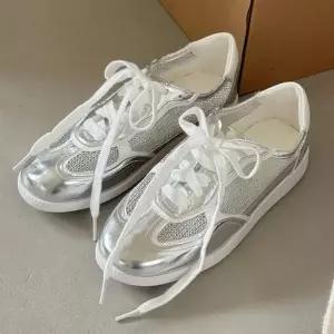 [오너클랜]인기상품 캐쥬얼운동화 여자운동화 여자단화 하이탑 패션 단화 [WFKV7YO_260414]