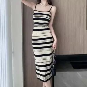 [SBD] 유니크 슬림원피스 스트라이프패턴 끈나시 슬리브리스