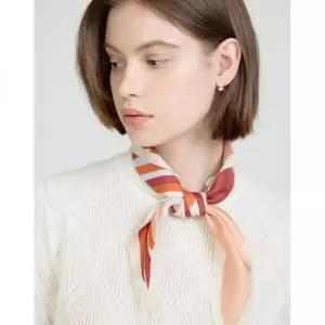 [매장정품] 닥스레이디스 닥스 여성 [[25SS]] DLSC5B107C2 [실크100]코랄 컬러 패턴 삼각 스카프