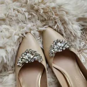 큐빅 웨딩슈즈 구두 한쌍 코사지 장식