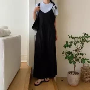 [신세계라이브쇼핑][옷자락] 여자 브이넥 끈나시 플리츠 롱 원피스