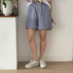 [옷자락]여자 허리밴딩 사각 포켓 와플 4부 팬츠_P421531551