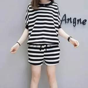 여름 블랙 스트라이프 트레이닝셋업 반팔 반바지 여성