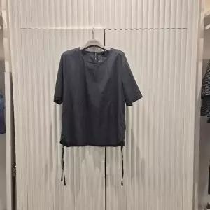 [셀러허브 1]올리비아로렌 HC14 옆선 스트링 블라우스  VOCNS5M6416 (48923086)