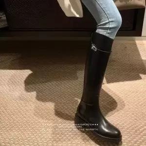 스파이더맨 여성 워커 소가죽 통굽 부츠 미들 버클 슬림 사선 OPH5