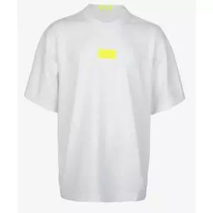 아디다스 여행룩 남자 오버핏 흰색 반팔티셔츠 통기성좋은 기능성티 행사단체복 나들이 가벼운착용감