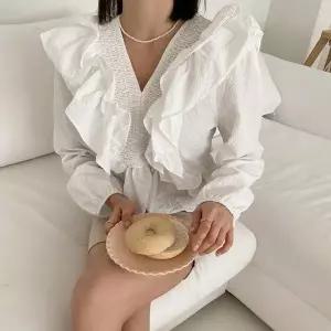 [신세계라이브쇼핑][옷자락] 여자 브이넥 빅프릴 스모크 블라우스