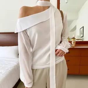 [신세계라이브쇼핑][옷자락] 여자 오프숄더 스트랩 포인트 로맨틱 블라우스