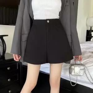 [라일리여성의류] Rly 여성 블랙 하이웨스트 숏팬츠 반바지 하객룩 데일