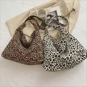 여성 숄더백 스웨이드 크로스백 레오파드 패브릭 가방