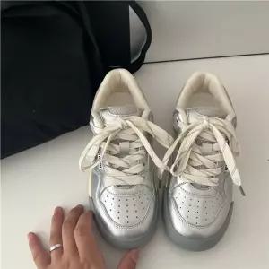 엘럽 여성 화이트 가을 캐주얼 백광 쁘띠 슬립온 캔버스화 슈즈 박템3