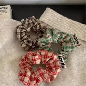 홍대온니-타탄 체크 곱창밴드 헤어슈슈 스크런치 크리스마스 악세사리 곱창머리끈 헤어삔