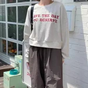 [신세계라이브쇼핑][옷자락] 여자 레터링 자수 오버핏 세미크롭 맨투맨