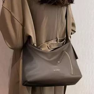 에코백 여성 소프트 숄더 심플 세련느낌 수납공간 크로스백