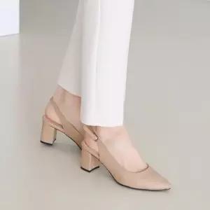 국내제작 뾰족코 스틸레토 스트랩 통굽 슬링백힐Y 여성구두