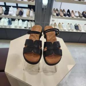 [엘칸토]엘칸토 HC10 여성투웨이컴포트샌들검정 LCWW48U62619 (48923859)