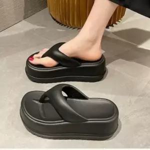 여행용 편안한 통굽 비치 슬리퍼 여름 외출용 여성 층간소음 방지 키높이 신발