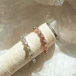 [신세계라이브쇼핑][옷자락] 여자 섬세한 반짝임 데일리 레이어드 슬림 큐빅 패션 반지