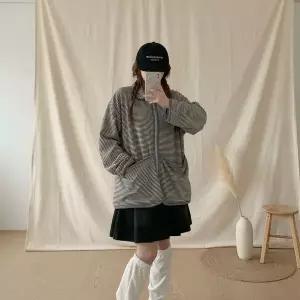 [하프클럽/]여성 아방가르드 스트라이프 빅포켓 카라 집업 가디건