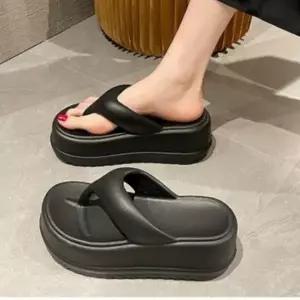 여행용 편안한 통굽 비치 슬리퍼 여름 외출용 여성 층간소음 방지 키높이 신발