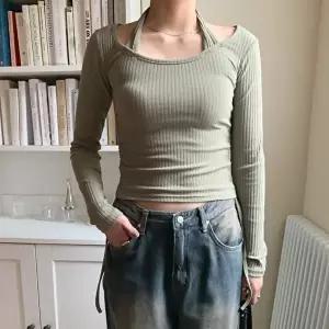 [옷자락]여자 홀터넥 골지 크롭 사이드스트랩 셔링 티셔츠