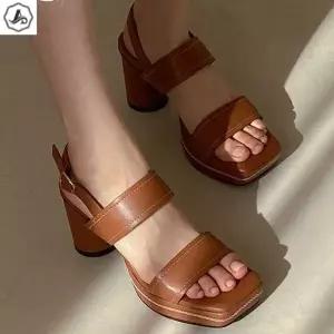 [애슬릿] 통굽 샌들 발편한 스트랩 키높이 가보시 여름 힐 7cm