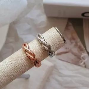 여자 모던 트렌디 꼬임 데일리룩 반지