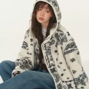 꽃무늬후리스 여성뽀글이점퍼 초경량 양털점퍼 블랙