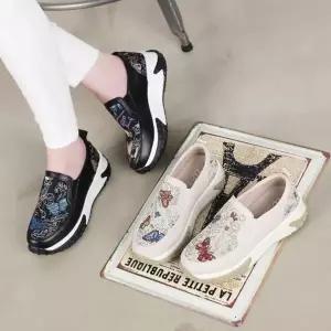 [신세계라이브쇼핑][옷자락] 여자 고급 소가죽 나비 자수 통굽 데일리 편안한 슬립온 스니커즈