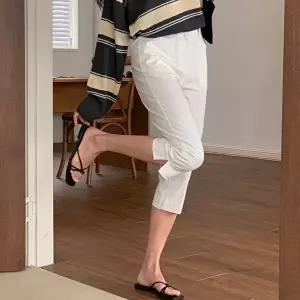 [신상오픈런]|KSP966D|여성용 슬림핏 7부 카프리팬츠 트임 디자인 검정 흰색