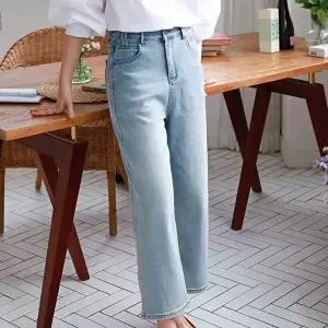 [신상오픈런]|CSP964D|여성 봄 9부 세미배기 뒷밴딩 캣워싱 연청색 청바지