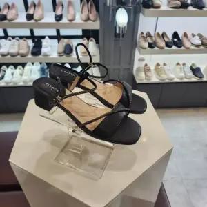 엘칸토 HC10 여성4cm투웨이샌들검정 사선큐빅포인트양가죽투웨이샌들 LCWW21U42619