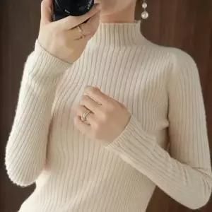 [에이치플러스몰]여성 골지 슬림핏 이너 스웨터 반목 반폴라 타이트 니트 여성목티