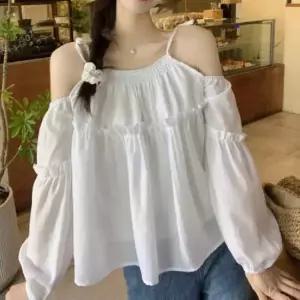 트임블라우스 오프숄더 프릴 블라우스