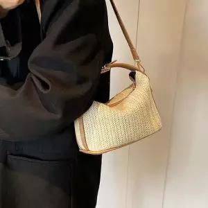 여성 라운드 쉐입 심플 라탄 러블리 미니 크로스백