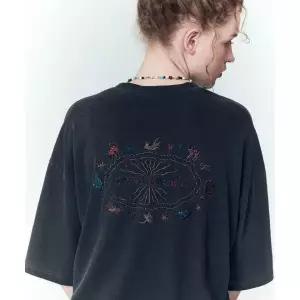 CPGN 캣 스티치 피그먼트 반팔티 스모크블랙