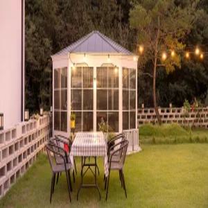 [강원/강릉] 강릉 화이트엔 독채 펜션 (픽업가능/해수욕장/파티/이벤트가능/주차장/독채/개별바베큐/바베큐장/공용수영장(실외)/테라스/온돌/단체)